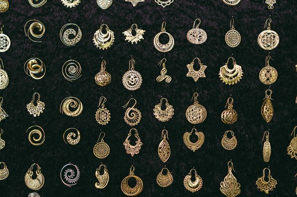 Bien choisir ses boucles d'oreilles en fonction de la situation